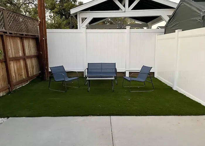 Gated Private House With Own Parking Sherman Oaks